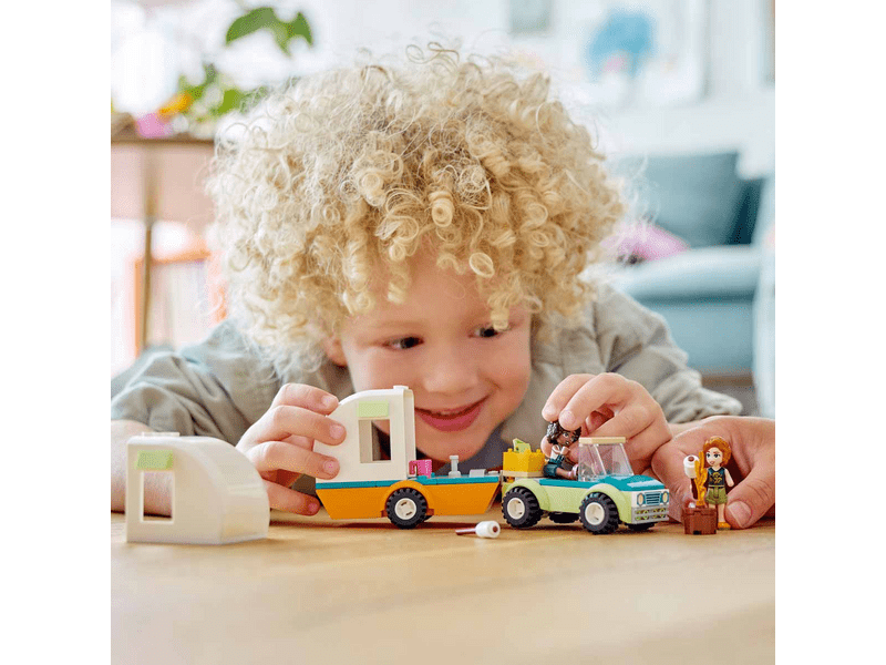 LEGO® Friends Kempingezés (41726)