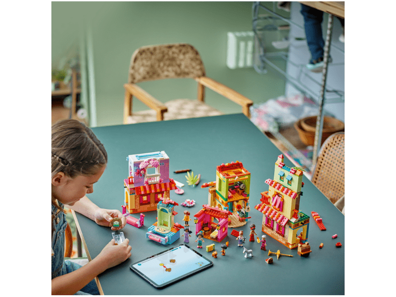 LEGO® Disney Encanto Začarana kuća Madrigala (43245)