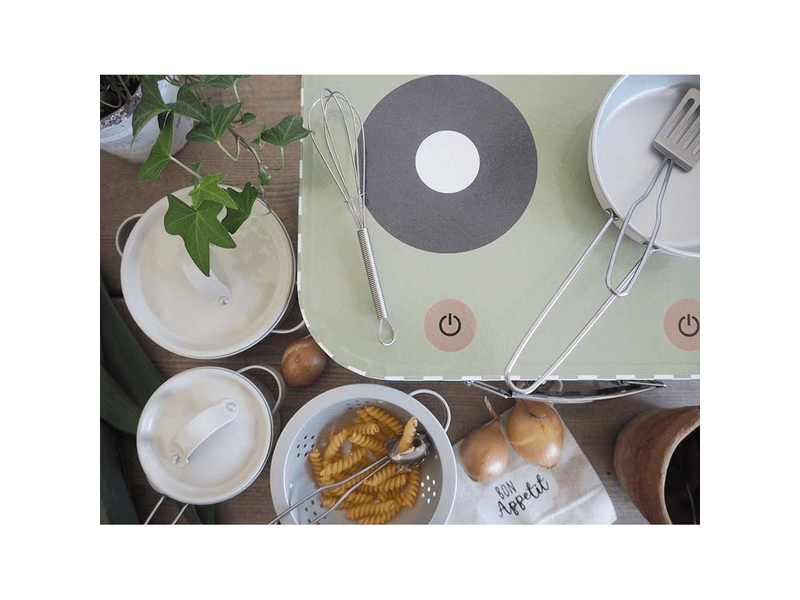 Konyhai készlet böröndbe csomagolva