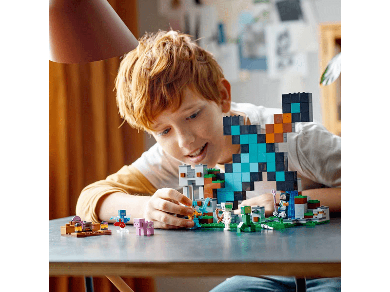 LEGO® Minecraft A kardos erődítmény (21244)