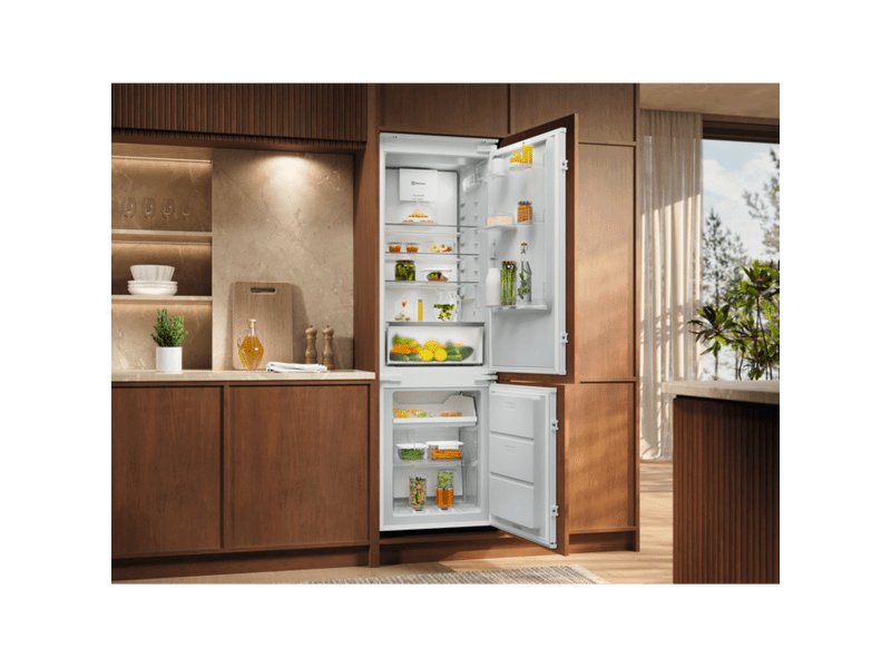 Electrolux ENA7CE18S3 Beépíthető kombinált hűtőszekrény