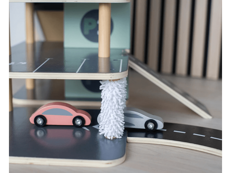 Emeletes fa parkolóház lifttel és járművekkel (W7230)