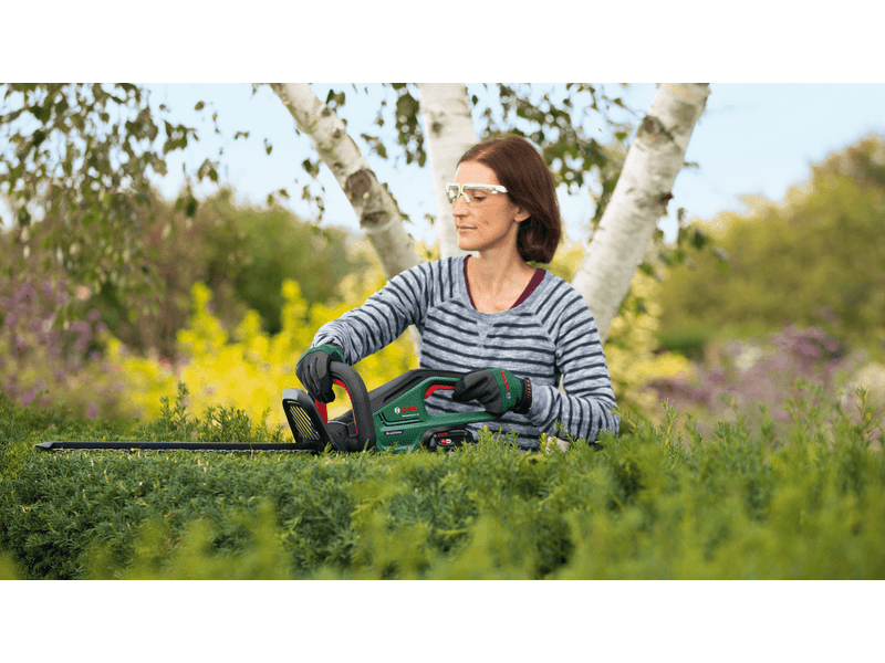 Bosch Universal HedgeCut 18V-50 Akkus sövénynyíró (0600849K01)