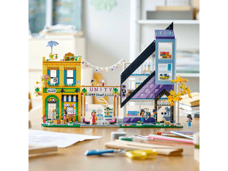 LEGO® Friends Belvárosi design- és virágboltok (41732)
