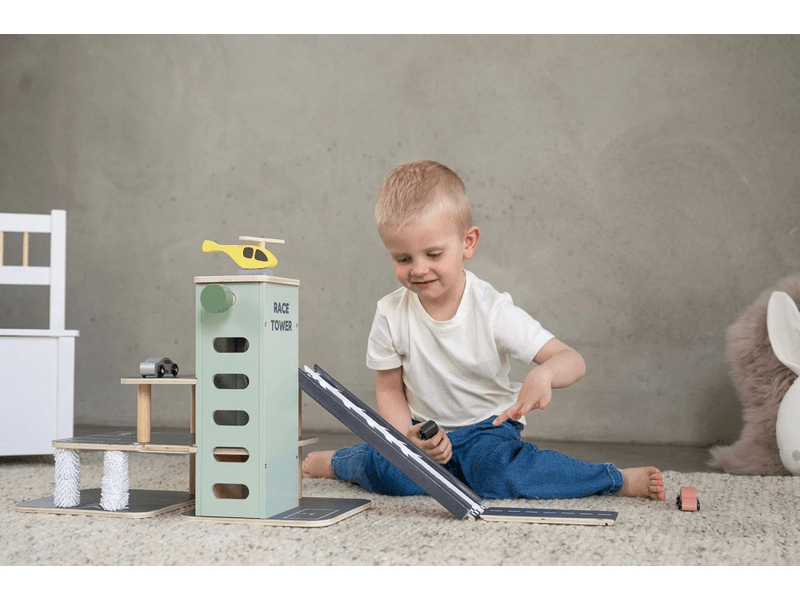 Emeletes fa parkolóház lifttel és járművekkel (W7230)