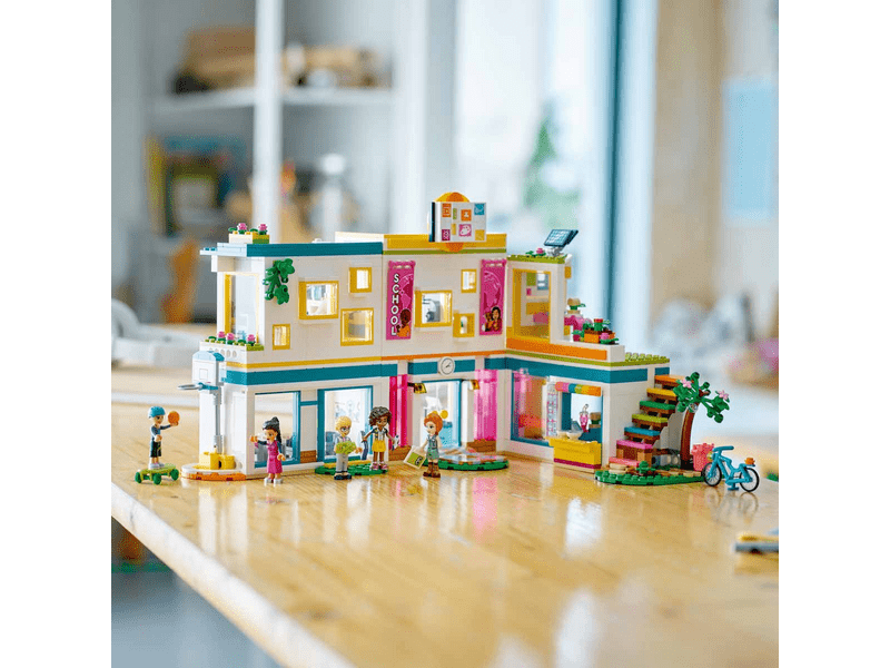 LEGO® Friends Heartlake Nemzetközi Iskola (41731)