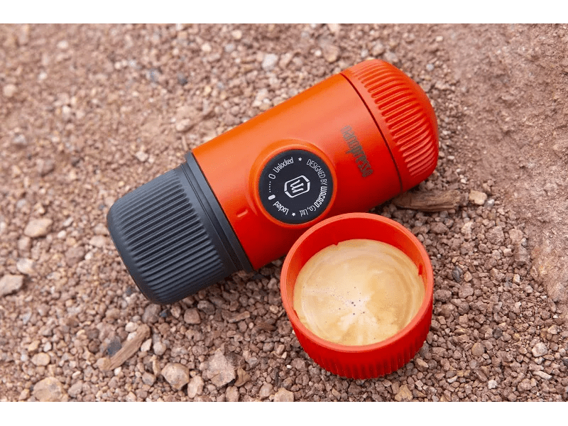 Wacaco Nanopresso hordozható kávéfőző őrölt kávéhoz, Láva vörös + kemény védőtok