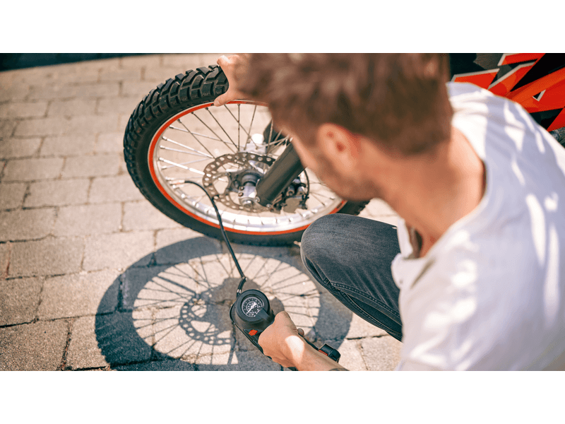 Bosch UniversalPump 18V bežična visokotlačna zračna pumpa (0603947101)