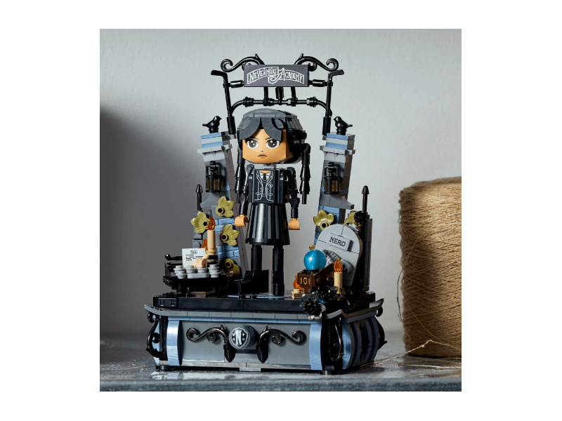 LEGO® Wednesday: Figura Wednesday Addams (76780)