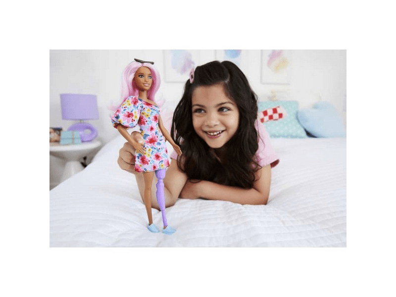 Barbie Fashionista baba lábprotézissel (HBV21)