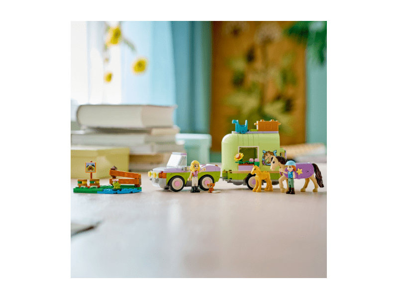 LEGO® Friends Ló és csikószállító utánfutó (42695)
