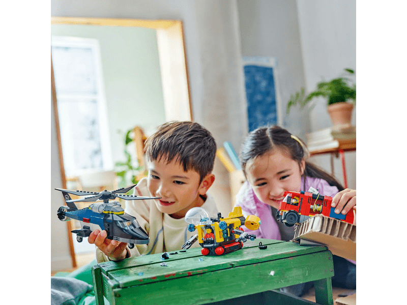 LEGO® City Helikopter, vatrogasno vozilo i podmornica u jednom paketu (60462)