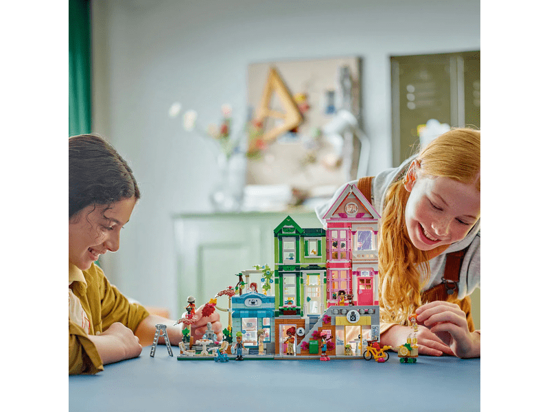 LEGO® Friends Apartmani i trgovine u Heartlake City (42670)