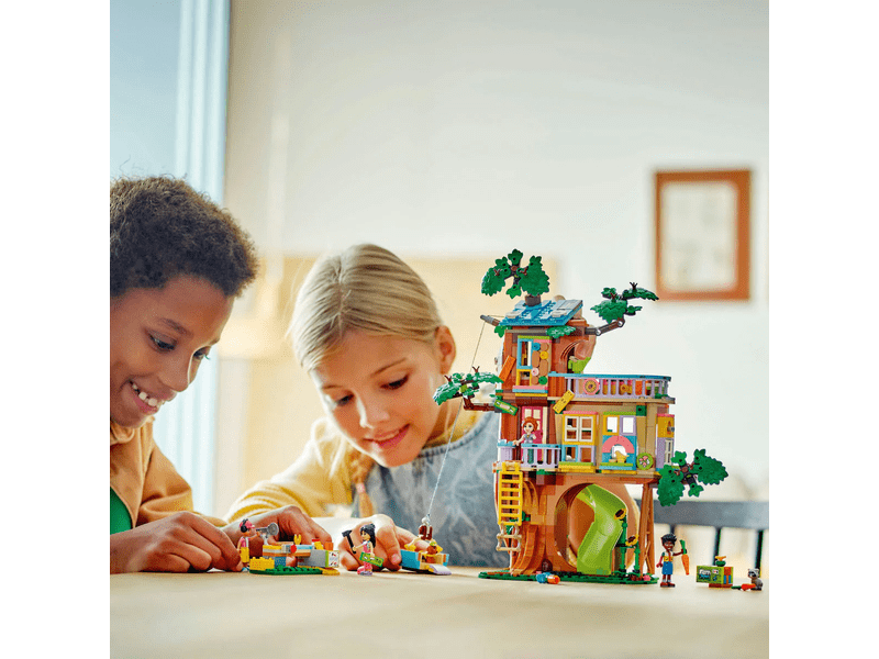 LEGO® Friends Barátság lombház találkahely (42652)