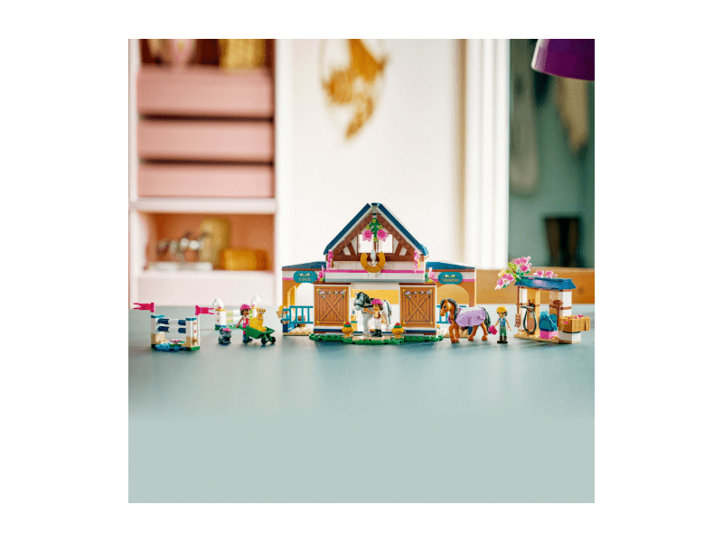 LEGO® Friends Lovarda és lovasiskola (42688)