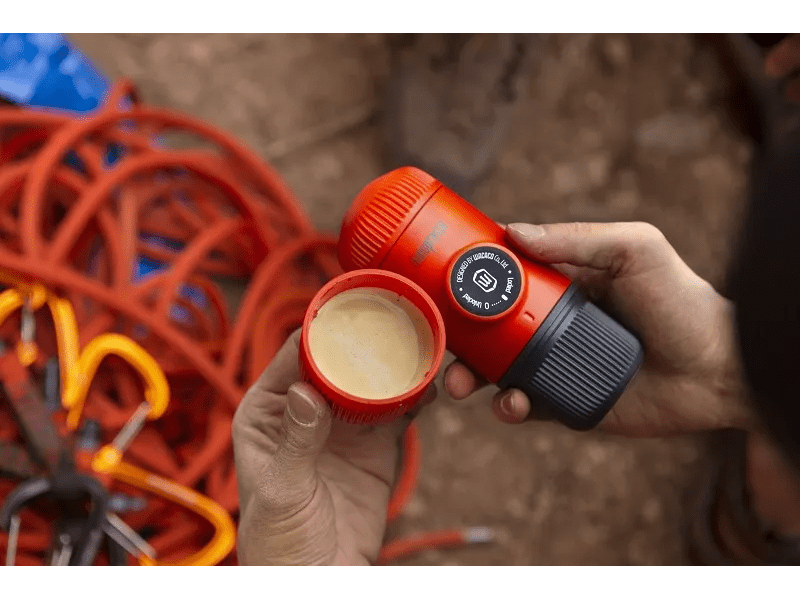 Wacaco Nanopresso hordozható kávéfőző őrölt kávéhoz, Láva vörös + kemény védőtok