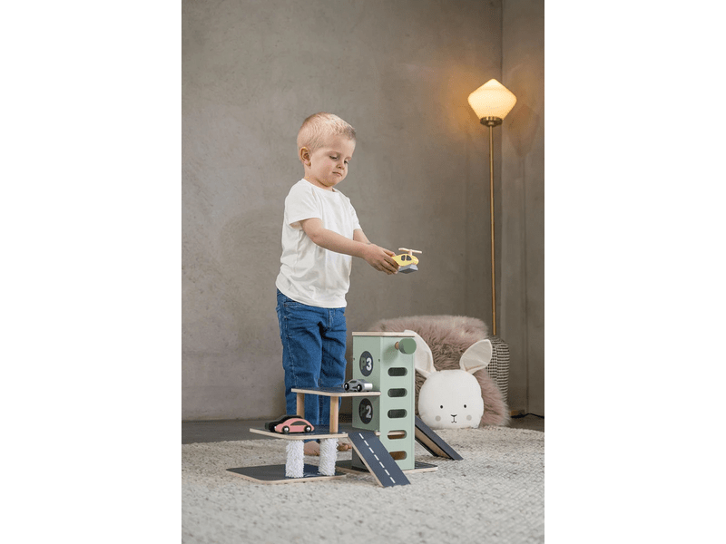 Emeletes fa parkolóház lifttel és járművekkel (W7230)