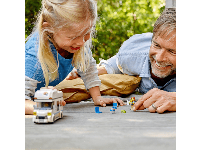 LEGO® City Lakóautó nyaraláshoz (60283)