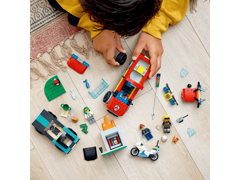 LEGO® City Tűzoltás és rendőrségi hajsza (60319)