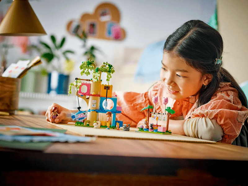 LEGO® Friends Rođendanska zabava s mačićima i kućica na drvetu za mačke (42666)