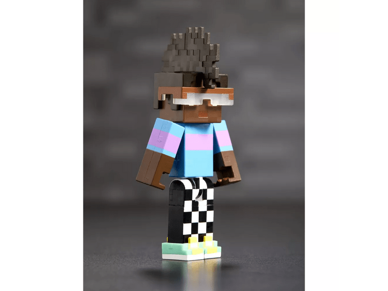Minecraft Creator figura kockás nadrágban