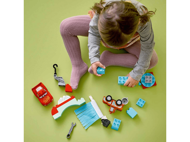 LEGO® DUPLO Villám McQueen és Matuka vidám autómosása (10996)