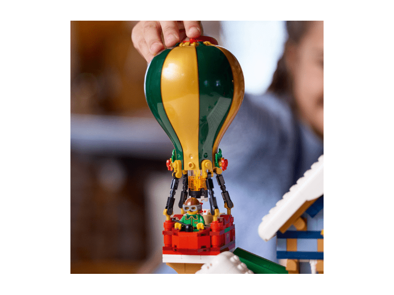 LEGO® Icons A Mikulás postahivatala (10339)