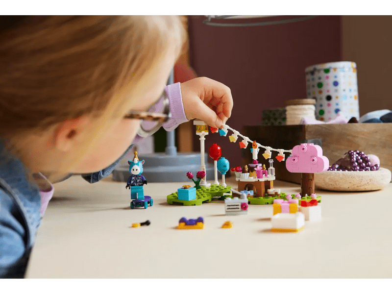 LEGO® Animal Crossing™ Julianova rođendanska zabava (77046)