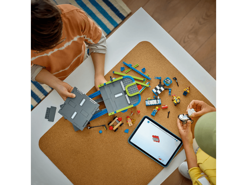 LEGO® City Határok nélkül: Versenypálya rámpákkal (60460)