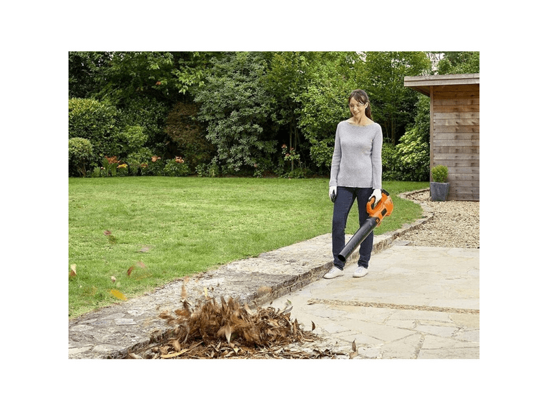BLACK + DECKER BCBL200L-QW 18V Akkumulátoros lombfúvó