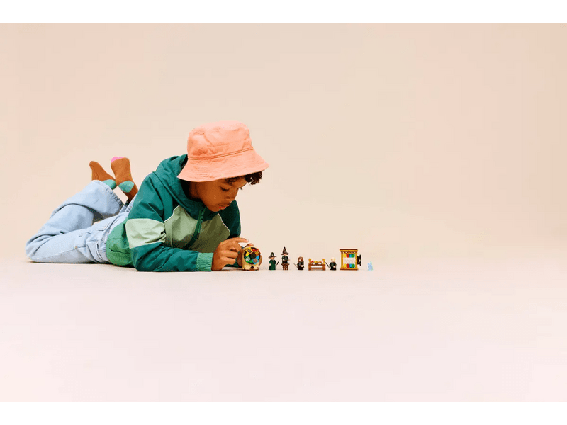 LEGO® Harry Potter™ Roxfort™ kastély: A Teszlek Süveg kiválasztási ceremóniája (76460)