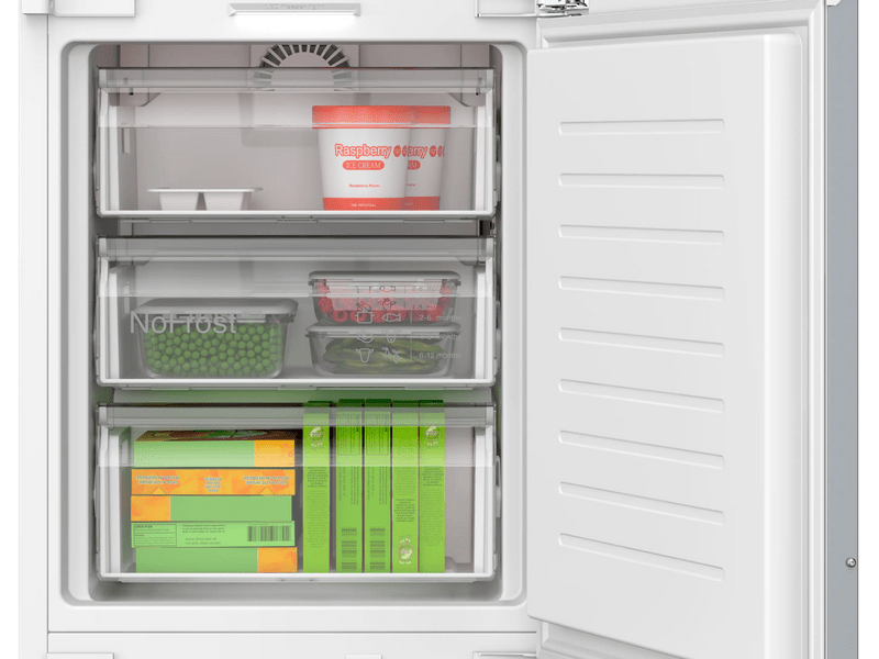 Bosh KIN96ADC0 Serie 6 Beépíthető kombinált hűtőszekrény