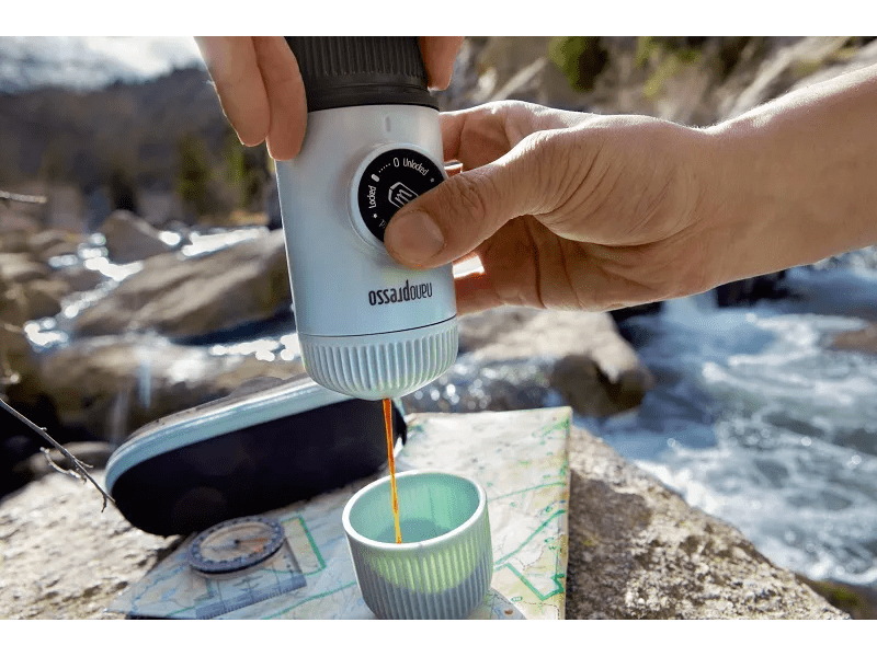 Wacaco Nanopresso hordozható kávéfőző őrölt kávéhoz, Jégkék + kemény védőtok