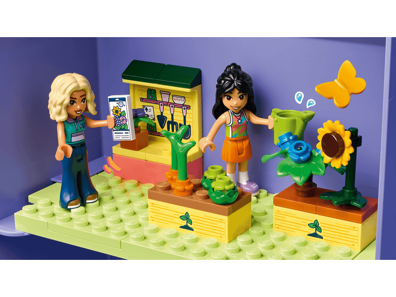 LEGO® Friends Kreatív, bőröndalakú babaház (42697)