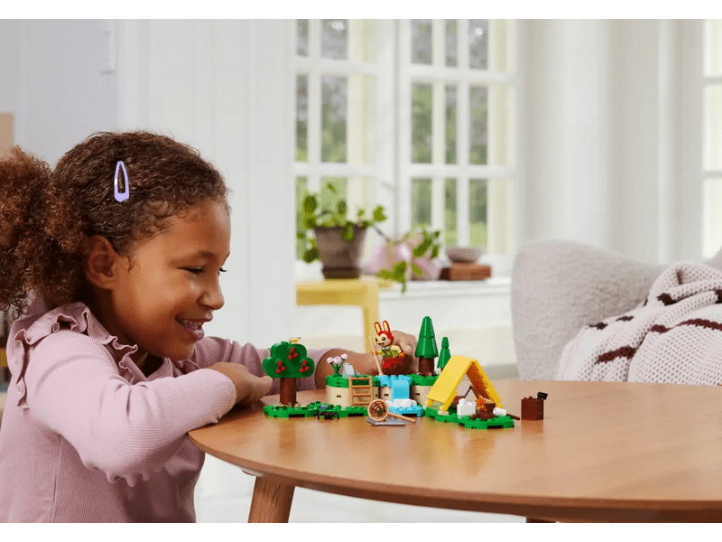 LEGO® Animal Crossing™ Zečićeve avanture na otvorenom (77047)