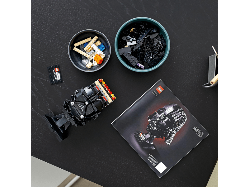LEGO® Star Wars™ Darth Vader™ sisak (75304)