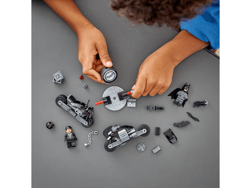 LEGO® DC Batman™ Batman™ és Selina Kyle™ motorkerékpáros (76179)