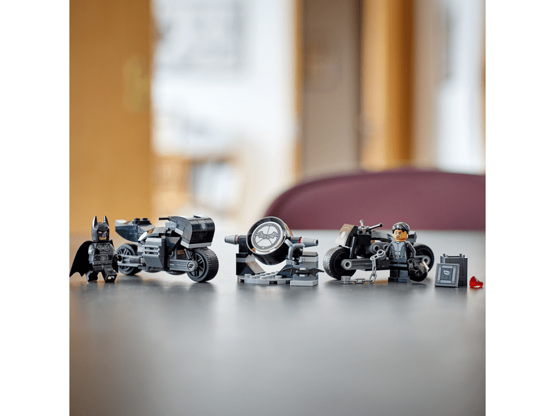 LEGO® DC Batman™ Batman™ és Selina Kyle™ motorkerékpáros (76179)