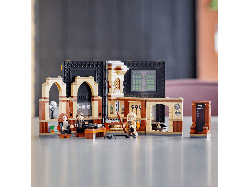 LEGO® Harry Potter™ Roxfort™ pillanatai: Sötét varázslatok kivédése óra (76397)