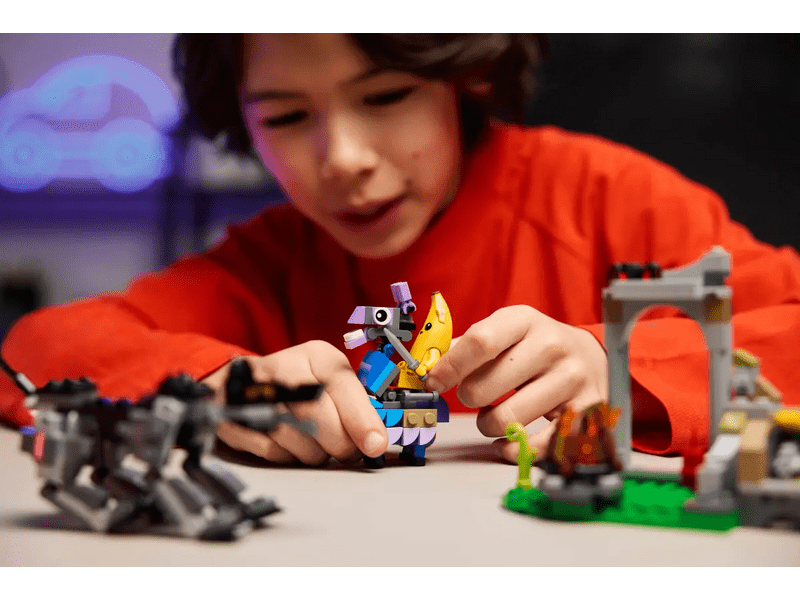 LEGO® Fortnite® Peely és Sparkplug táborhelye (77075)