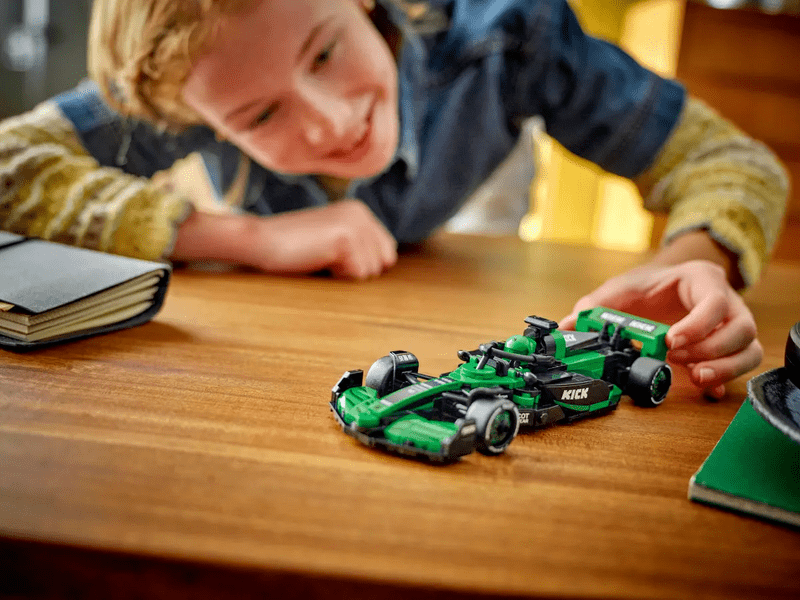 LEGO® Speed Champions KICK Sauber F1® Team C44 versenyautó (77247)