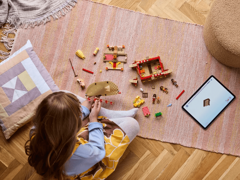 LEGO® Disney Princess Hamupipőke kastélya és hintója (43275)