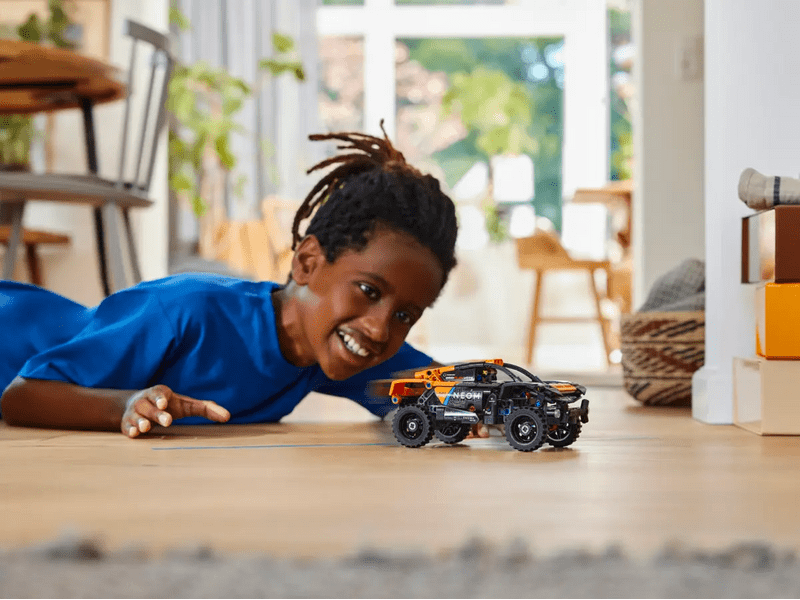 LEGO® Technic NEOM McLaren Extreme E Versenyautó (42166)