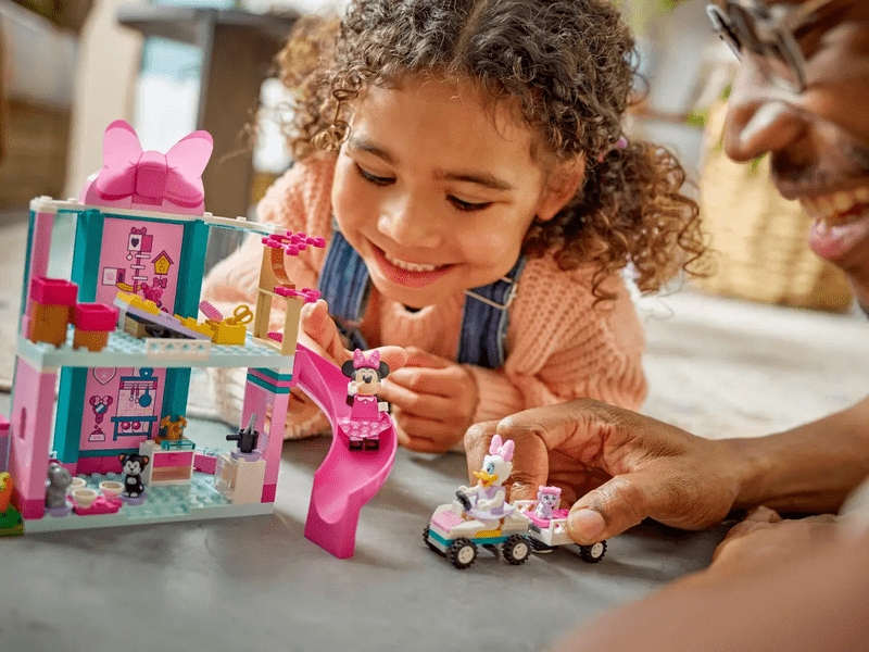 LEGO® Disney Minnie pansion za kućne ljubimce (43274)