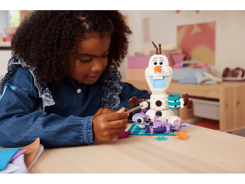 LEGO® Disney Jégvarázs Olaf és Bruni vidám piknikezése (43287)