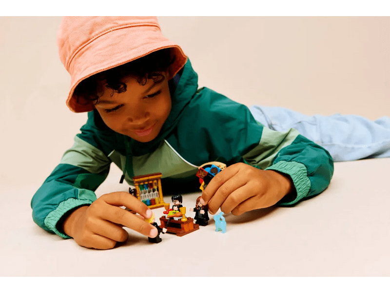 LEGO® Harry Potter™ Roxfort™ kastély: A Teszlek Süveg kiválasztási ceremóniája (76460)