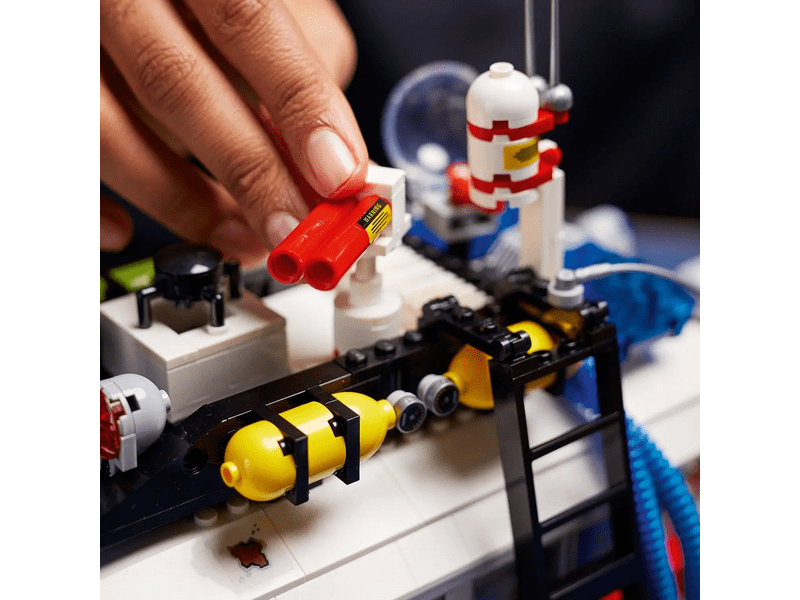 LEGO® Icons Szellemirtók™ ECTO-1 (10274)