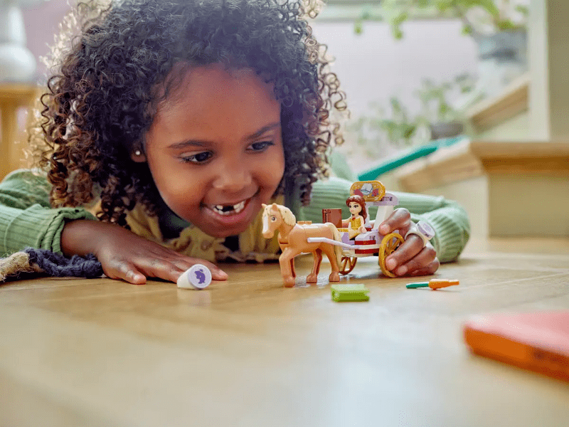 LEGO® Disney Princess Belle mesékkel teli lovaskocsija (43233)