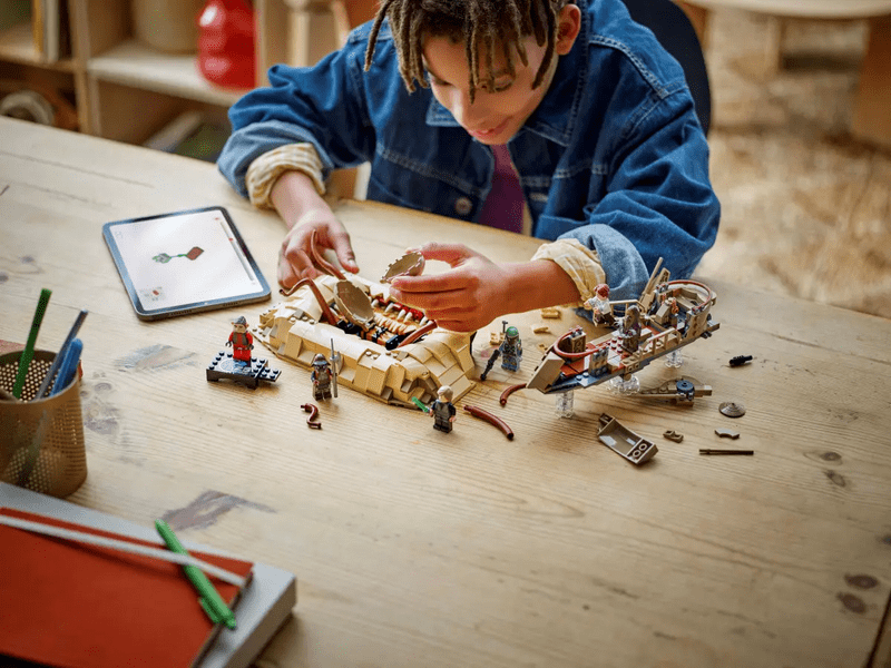 LEGO® Star Wars™ pustinjski brzalica i Sarlackova jazbina (75396)