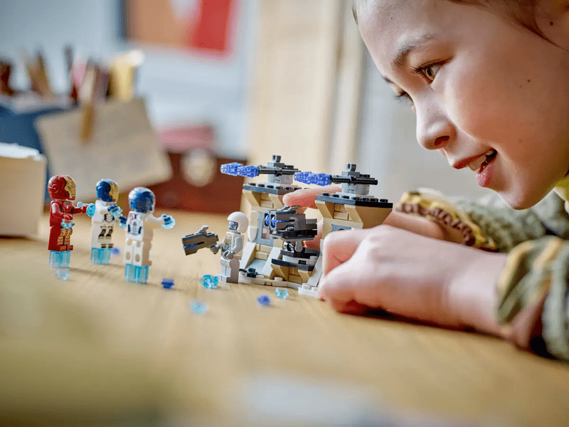 LEGO® Marvel Iron Man and the Iron Legion vs. Hidra vojnik (76288)